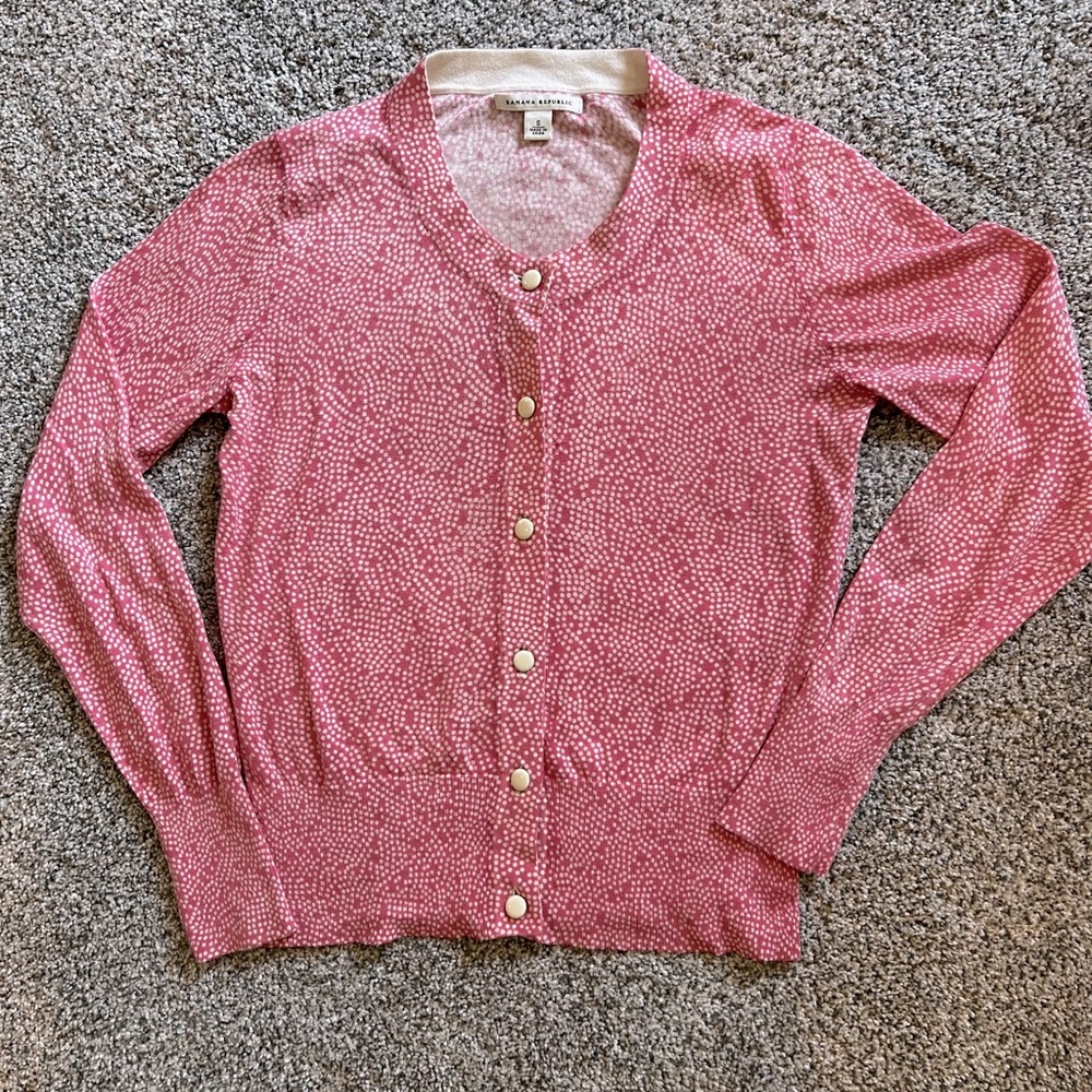 Woman’s Banana Republic pink Polka dot sweater. Size: Small.